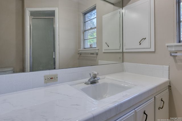 1115 Haltown Dr, San Antonio, TX 78213