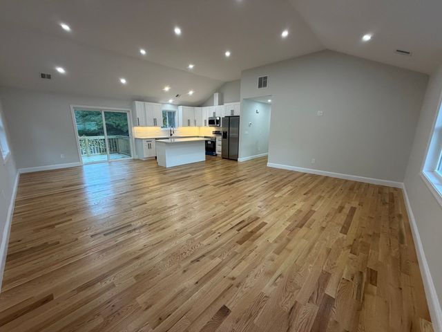190 Southbridge Rd, Dudley, MA 01571