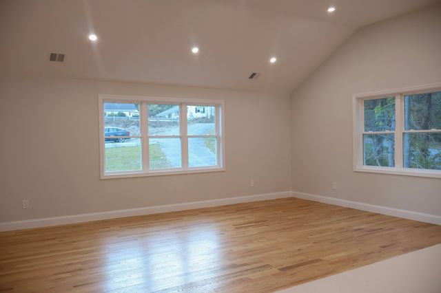 190 Southbridge Rd, Dudley, MA 01571