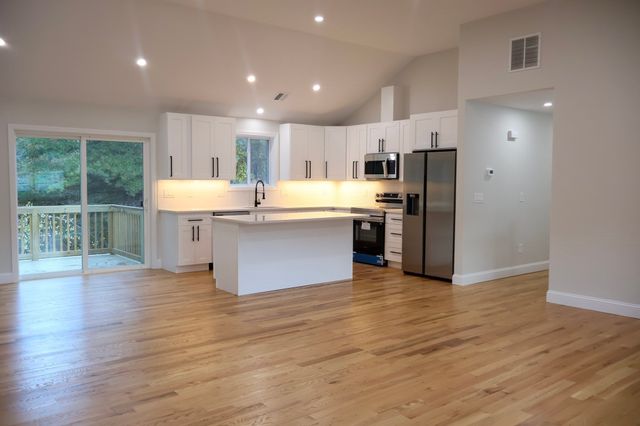 190 Southbridge Rd, Dudley, MA 01571