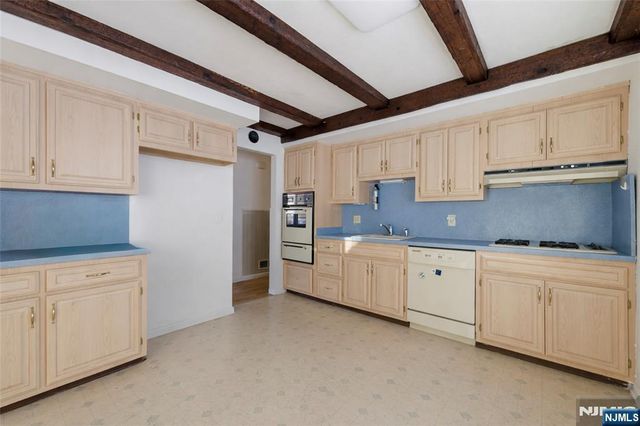 6 Brookside Avenue, Hackettstown, NJ 07840