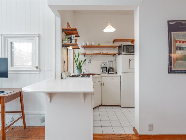 31 Pinckney 4B, Boston, MA 02114