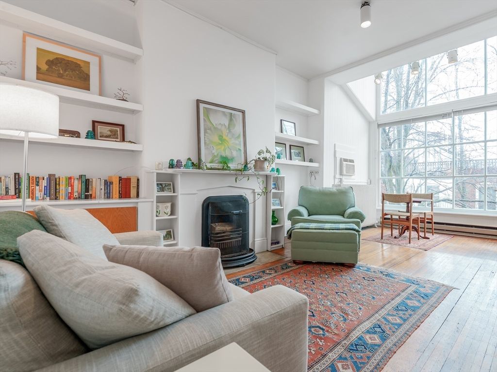 31 Pinckney 4B, Boston, MA 02114