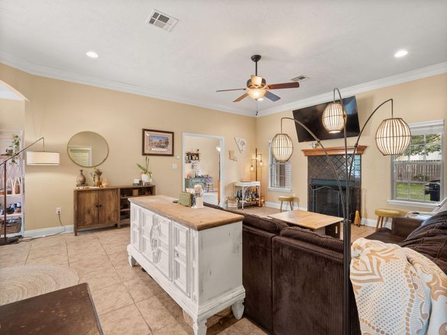 1604 Line Dr, Deridder, LA 70634