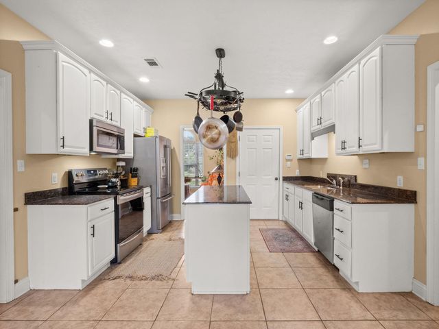 1604 Line Dr, Deridder, LA 70634