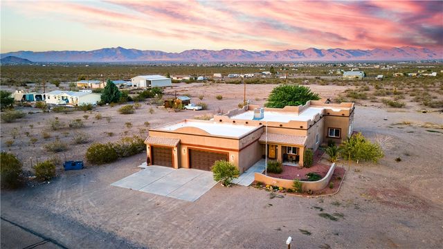 3904 N Egar Road, Golden Valley, AZ 86413