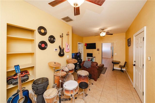 3904 N Egar Road, Golden Valley, AZ 86413