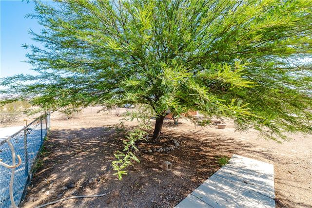 3904 N Egar Road, Golden Valley, AZ 86413