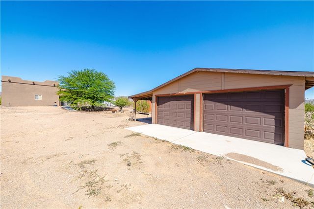 3904 N Egar Road, Golden Valley, AZ 86413