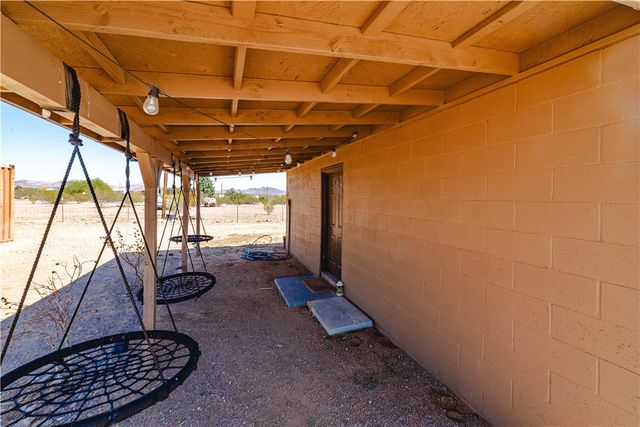 3904 N Egar Road, Golden Valley, AZ 86413