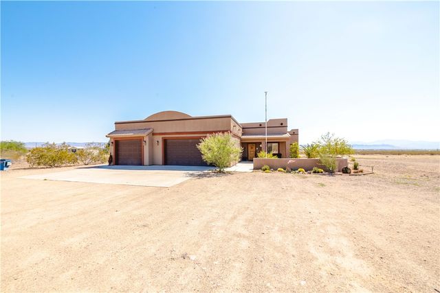 3904 N Egar Road, Golden Valley, AZ 86413