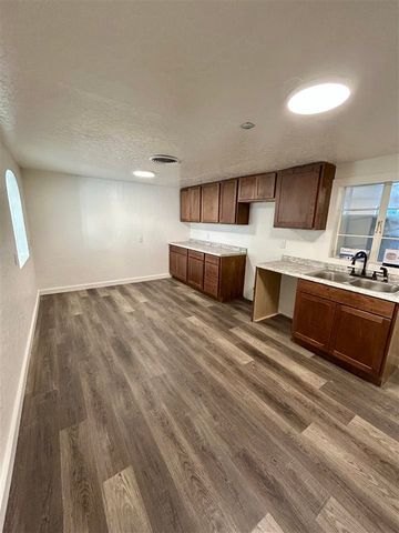 227 E Ohio, Walters, OK 73572