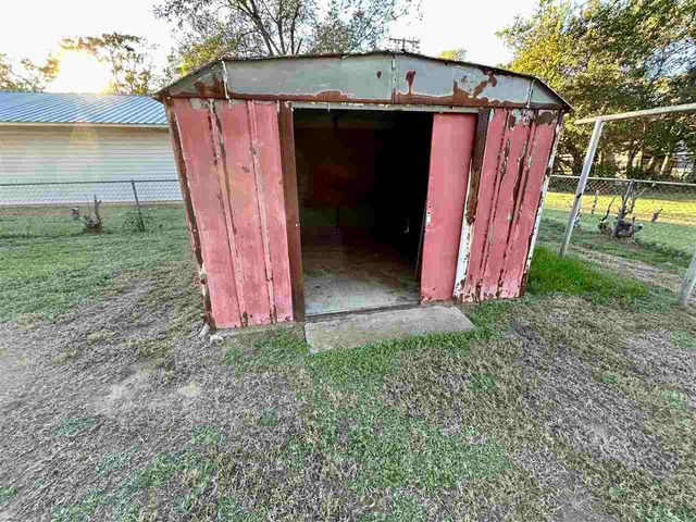 227 E Ohio, Walters, OK 73572