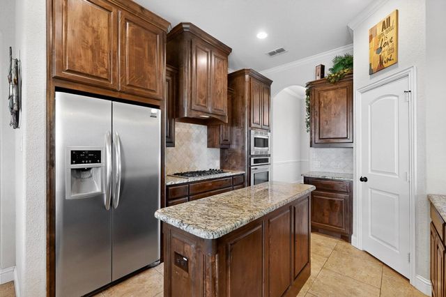 6836 Katie Corral Drive, Fort Worth, TX 76126