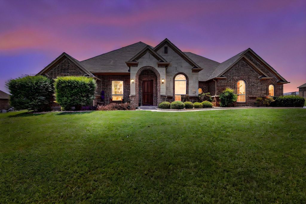 6836 Katie Corral Drive, Fort Worth, TX 76126