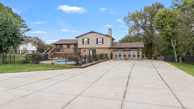 6580 Burkitt Rd, Antioch, TN 37013