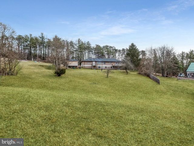 9 SCHOOLHOUSE WAY, Hedgesville, WV 25427