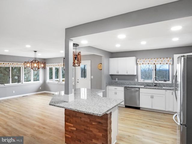 9 SCHOOLHOUSE WAY, Hedgesville, WV 25427