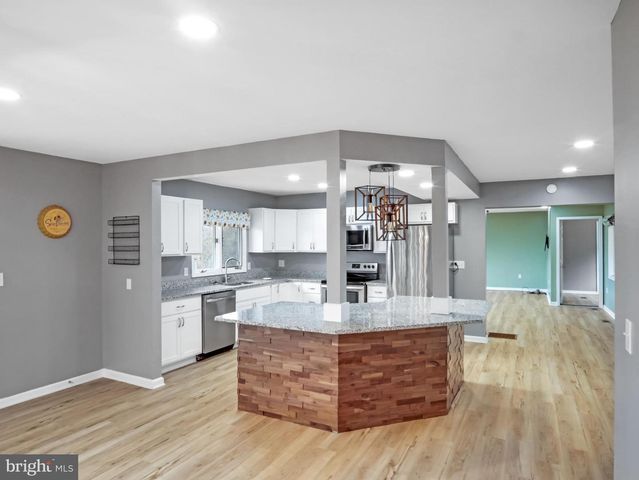 9 SCHOOLHOUSE WAY, Hedgesville, WV 25427