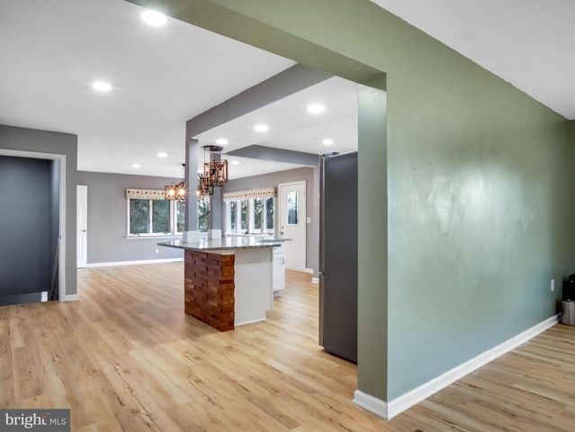 9 SCHOOLHOUSE WAY, Hedgesville, WV 25427