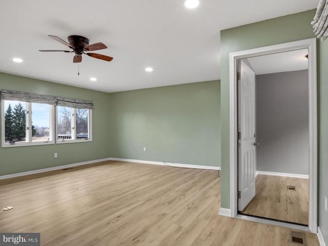 9 SCHOOLHOUSE WAY, Hedgesville, WV 25427