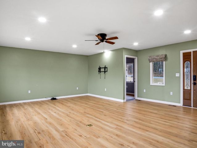 9 SCHOOLHOUSE WAY, Hedgesville, WV 25427