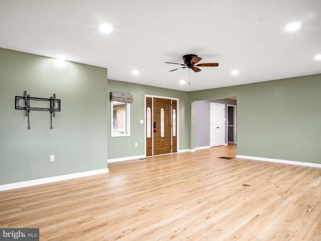 9 SCHOOLHOUSE WAY, Hedgesville, WV 25427