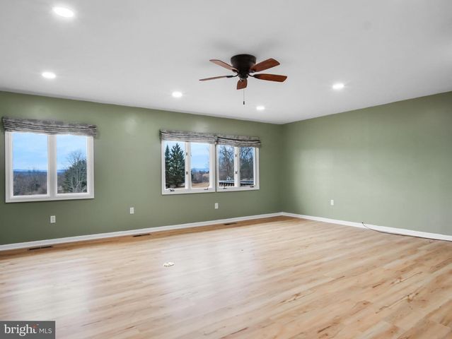 9 SCHOOLHOUSE WAY, Hedgesville, WV 25427