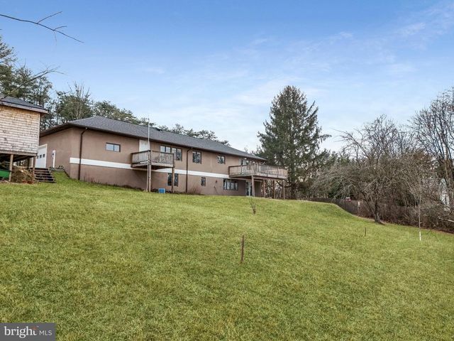 9 SCHOOLHOUSE WAY, Hedgesville, WV 25427