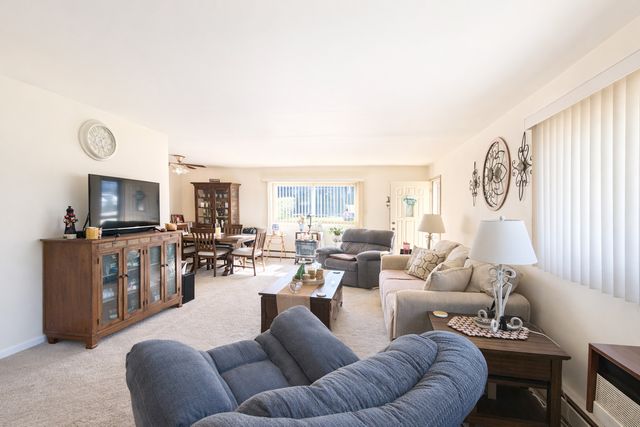 1320B Lore Lane 110, Lombard, IL 60148