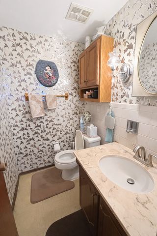 1320B Lore Lane 110, Lombard, IL 60148