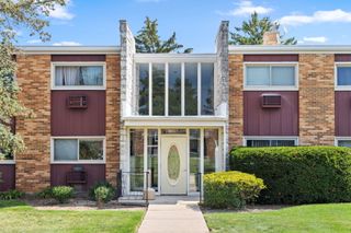 1320B Lore Lane 110, Lombard, IL 60148