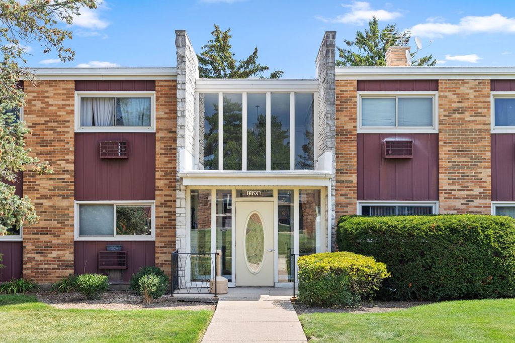 1320B Lore Lane 110, Lombard, IL 60148