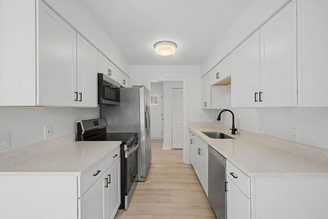 521 New Castle Ln, Hermitage, TN 37076