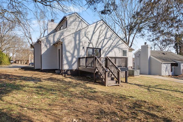 521 New Castle Ln, Hermitage, TN 37076