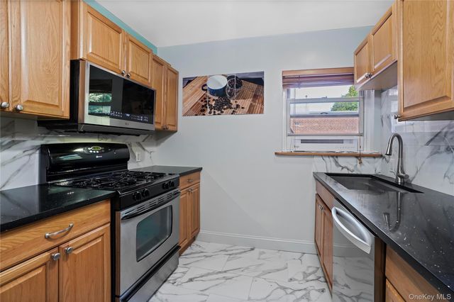 330 S Broadway D11, Tarrytown, NY 10591
