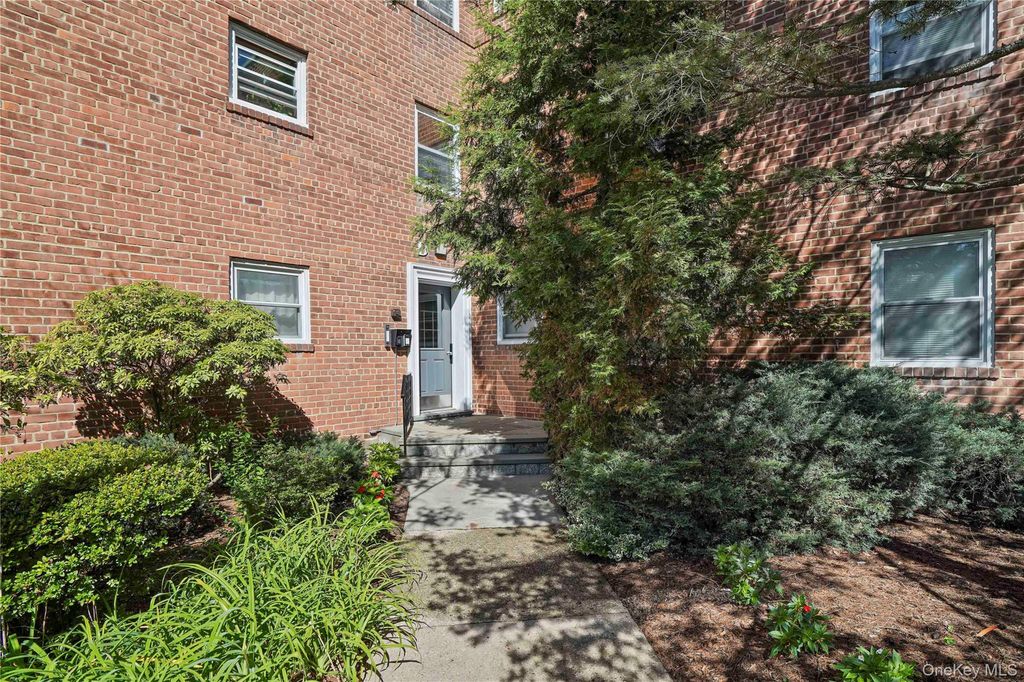 330 S Broadway D11, Tarrytown, NY 10591 — photo 2