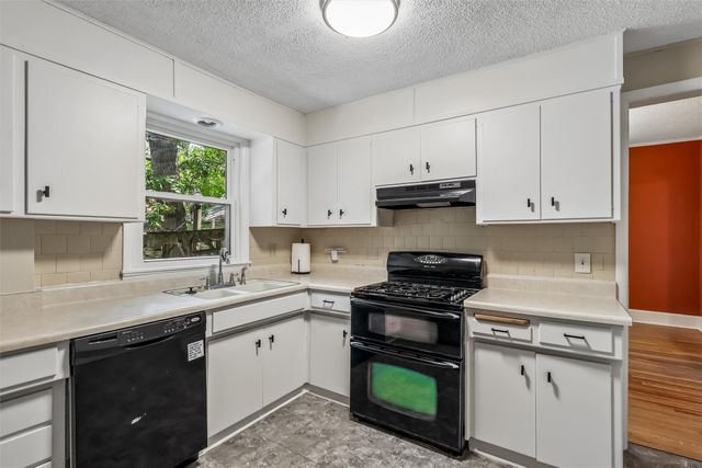 3011 High Street, Des Moines, IA 50312