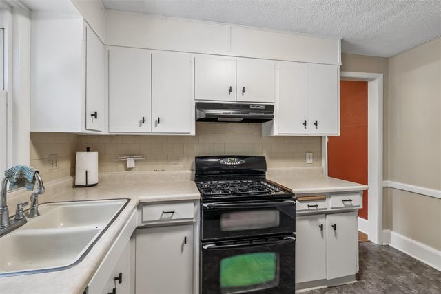 3011 High Street, Des Moines, IA 50312