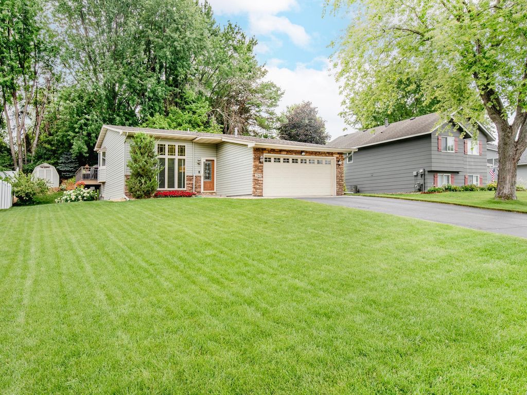 2565 Cochrane Drive, Woodbury, MN 55125 — photo 2