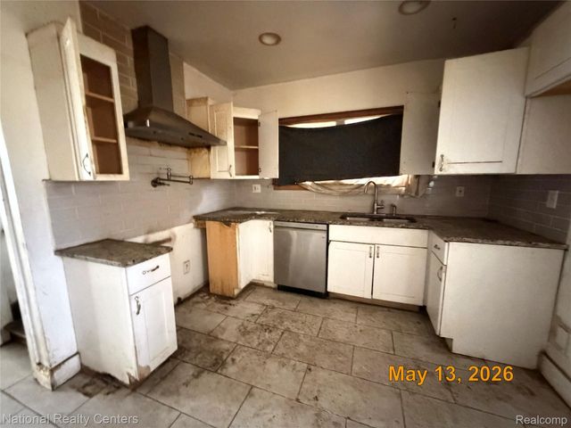 12631 Wilshire Drive, Detroit, MI 48213