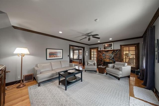 5901 Grand Avenue, Kansas City, MO 64113