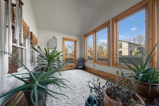 5901 Grand Avenue, Kansas City, MO 64113