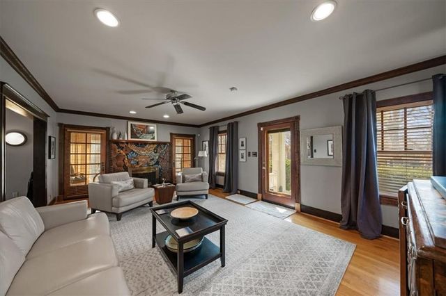 5901 Grand Avenue, Kansas City, MO 64113