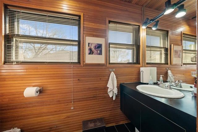 5901 Grand Avenue, Kansas City, MO 64113