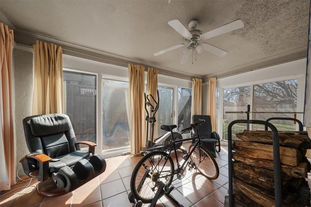 5901 Grand Avenue, Kansas City, MO 64113