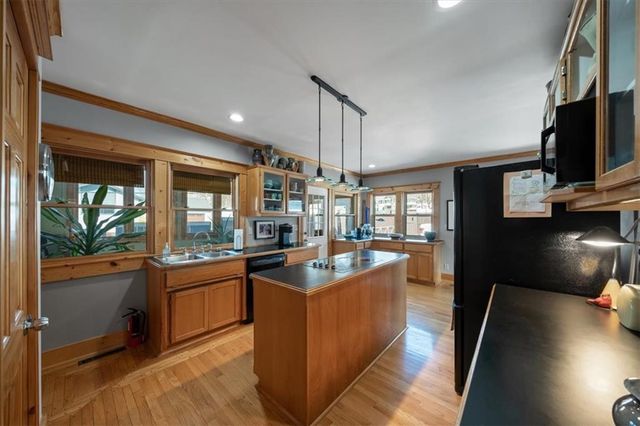 5901 Grand Avenue, Kansas City, MO 64113