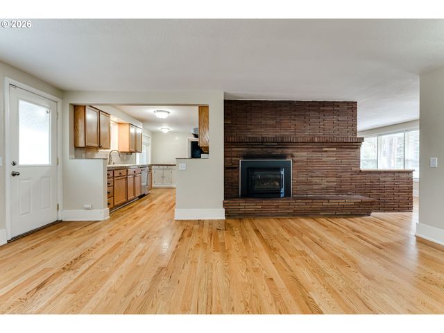 1255 E 24TH Ave, Eugene, OR 97403
