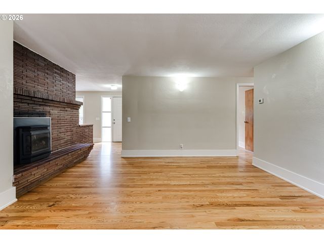 1255 E 24TH Ave, Eugene, OR 97403