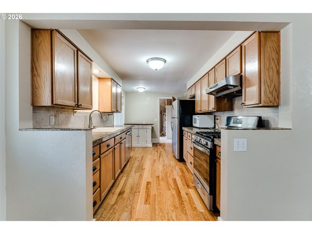1255 E 24TH Ave, Eugene, OR 97403